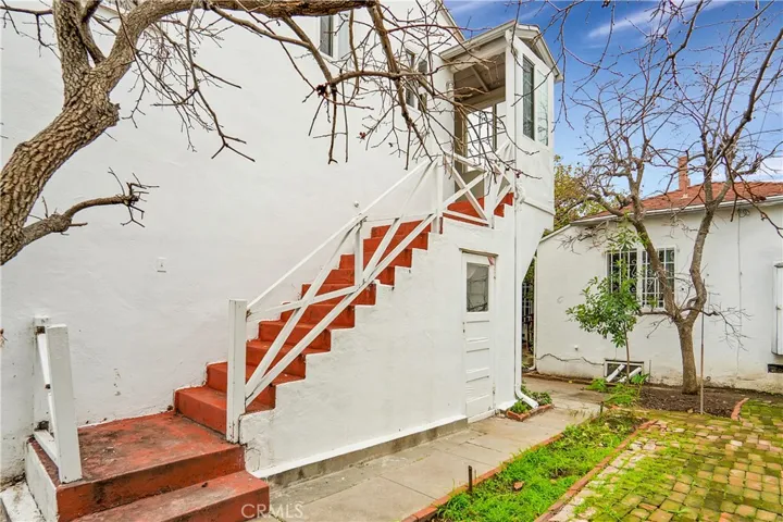 848 Alexandria stair case