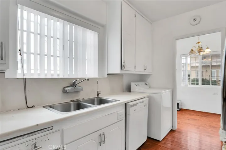 850 Alexandria kitchen