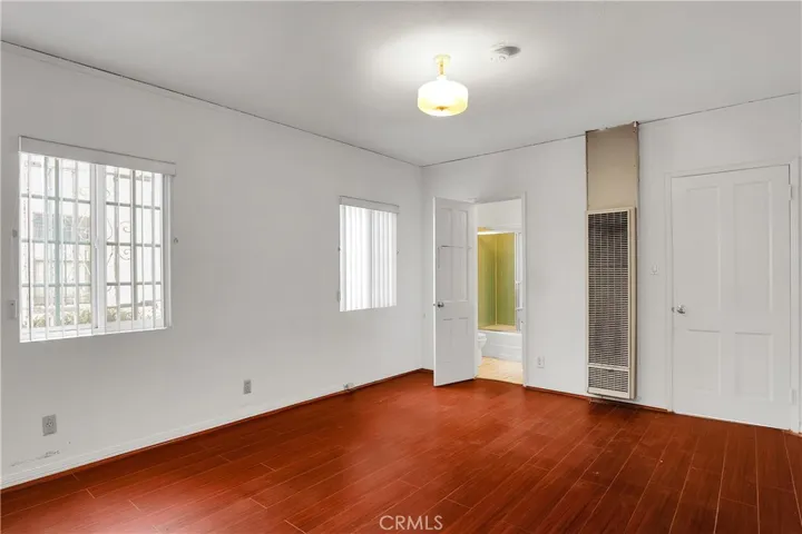 848 1/2 Alexandria single unit