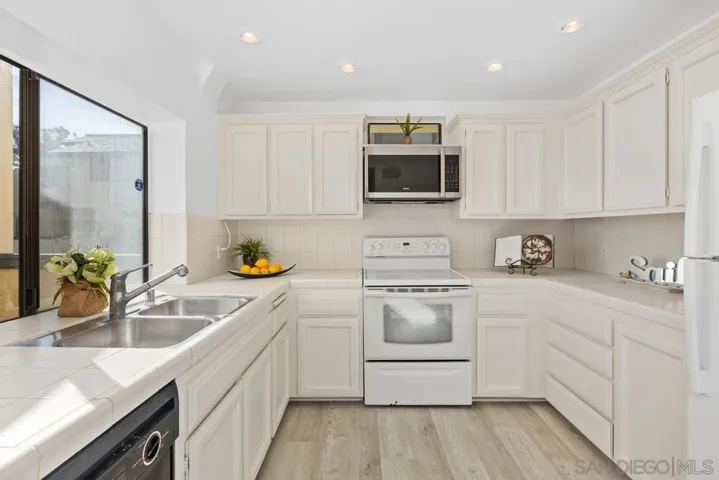 3122 Morning Way, La Jolla, California 92037