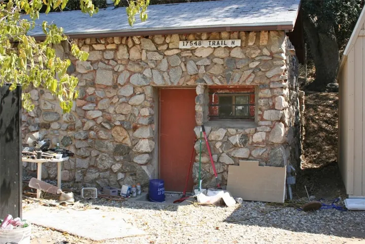 17548 Trail N, Lake Hughes, California 93532