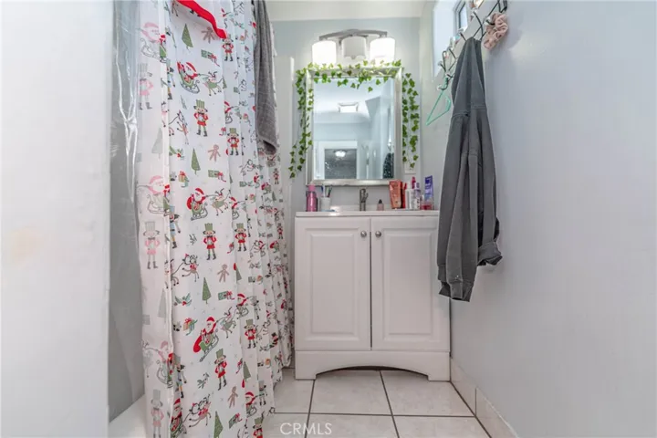 10609 Newville Avenue, Downey, California 90241