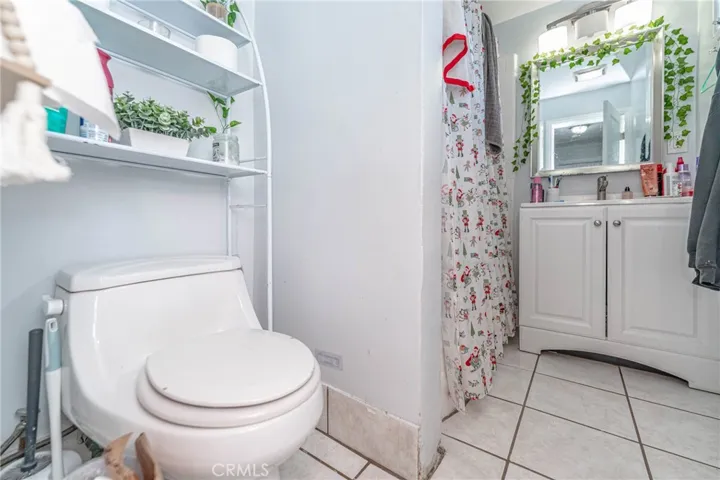 10609 Newville Avenue, Downey, California 90241