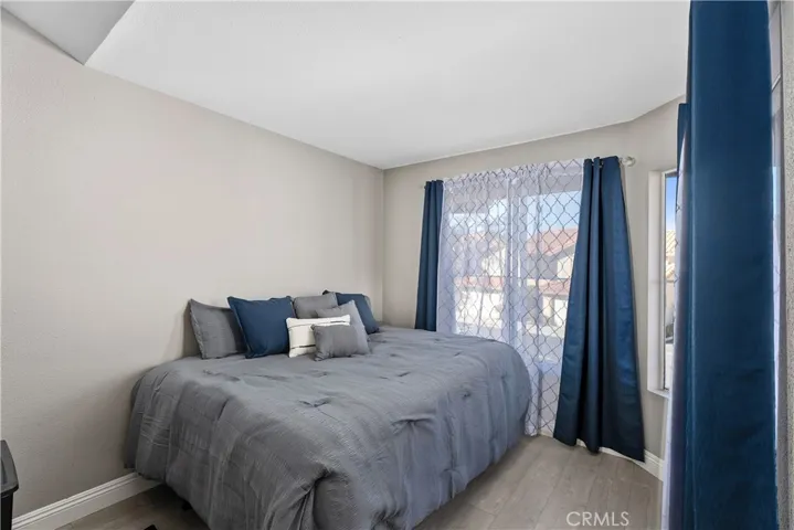 Primary bedroom with lots of light & beautiful mountain views!