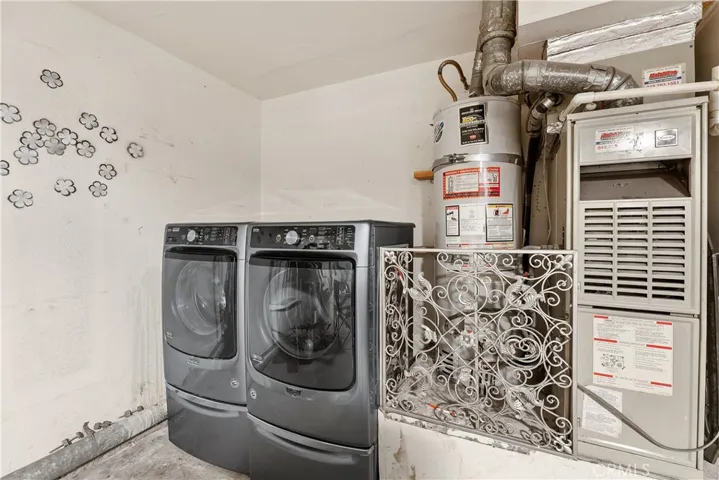 Washer & dryer in garage.