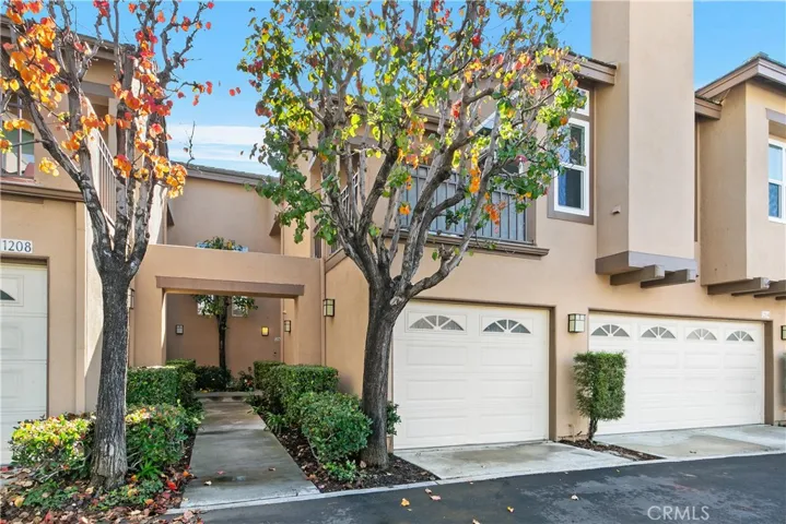 Beautiful Location and Entryway into Your 2 Story! Welcome Home!