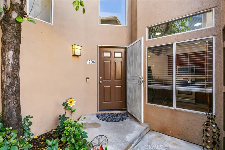 Pretty Entry Into the Home!