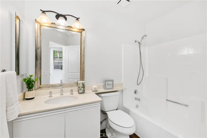 Beautiful Downstairs Full Bathroom!
