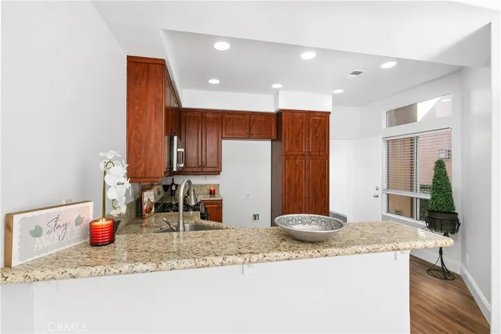 Large Eat-In Remodeled Kitchen!