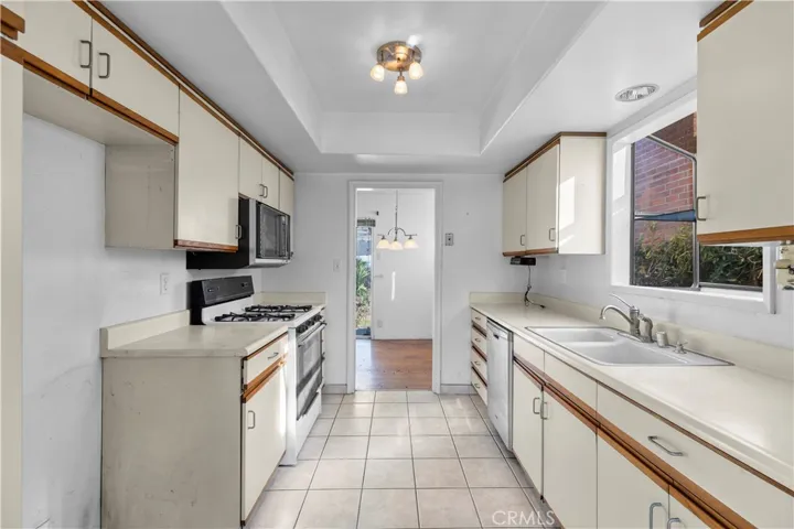 28724 Gunter Road, Rancho Palos Verdes, California 90275