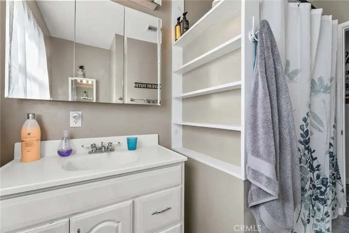 10118 Valjean Avenue, North Hills, California 91343