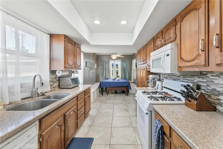 10118 Valjean Avenue, North Hills, California 91343