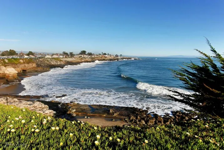 422 Woodland Way, Santa Cruz, California 95060