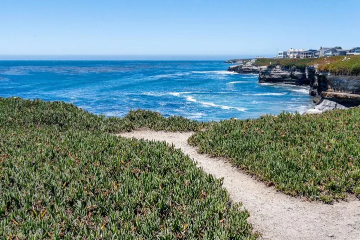 422 Woodland Way, Santa Cruz, California 95060