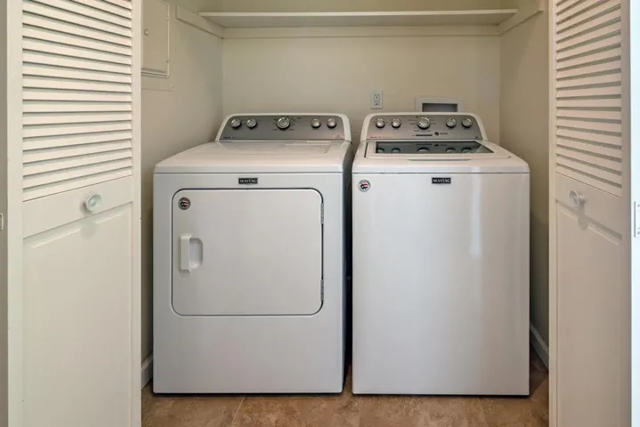 422 Woodland Way, Santa Cruz, California 95060