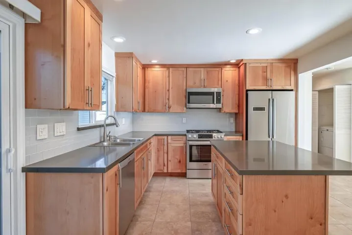 422 Woodland Way, Santa Cruz, California 95060