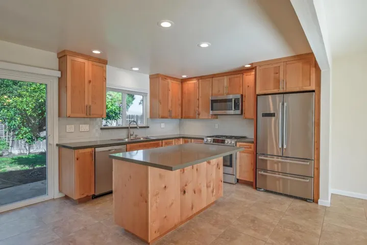 422 Woodland Way, Santa Cruz, California 95060