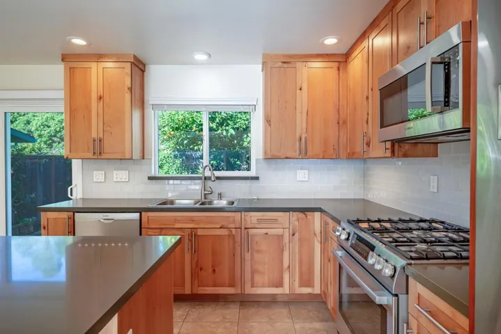 422 Woodland Way, Santa Cruz, California 95060