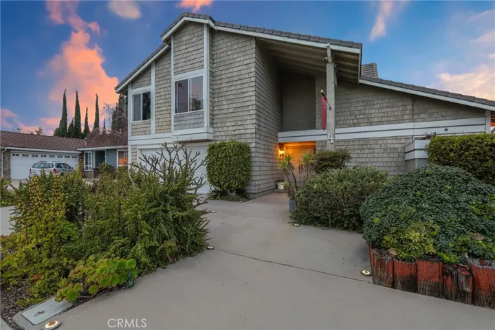 4 Deerwood W, Irvine, California 92604