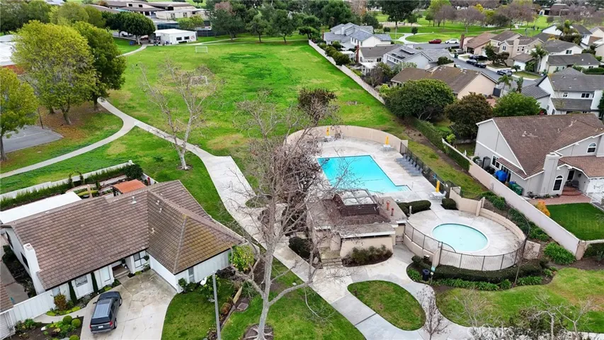 4 Deerwood W, Irvine, California 92604