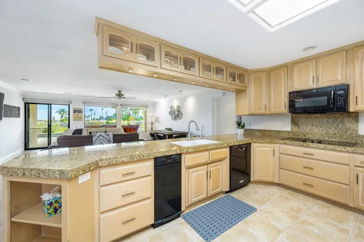 26-web-or-mls-JI_California_OPMG_0124_02