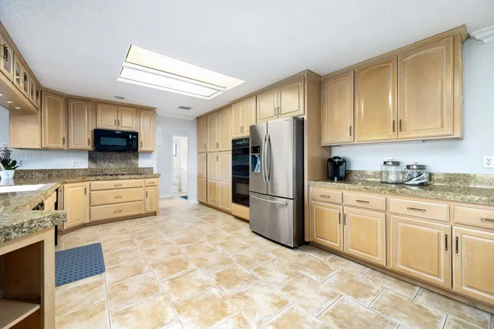 24-web-or-mls-JI_California_OPMG_0124_02