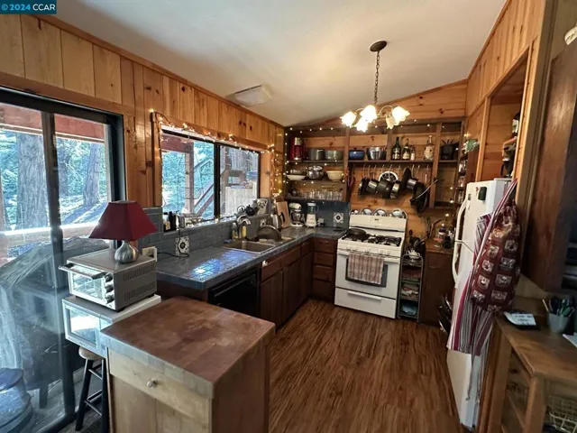 7674 Forest Drive, Fish Camp, California 93623
