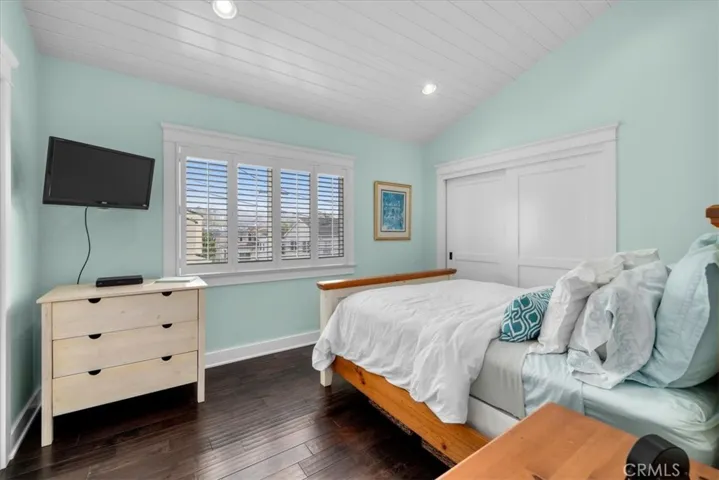 Guest bedroom upstairs
