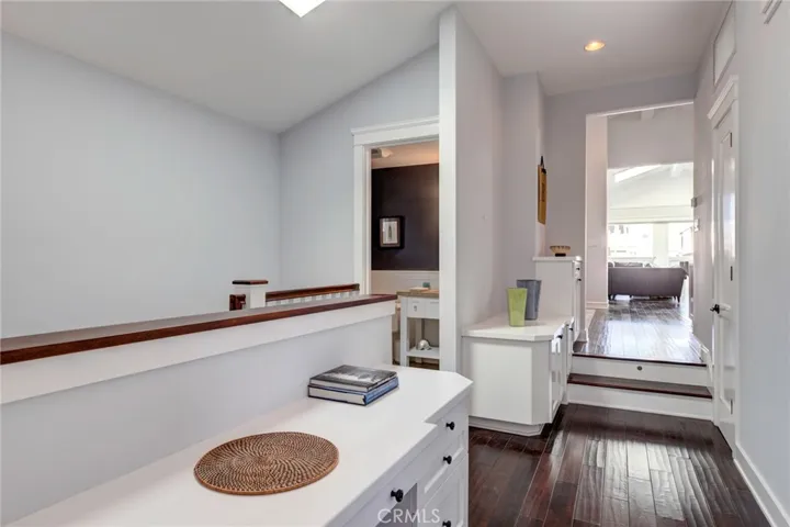 Hallway to kitchen