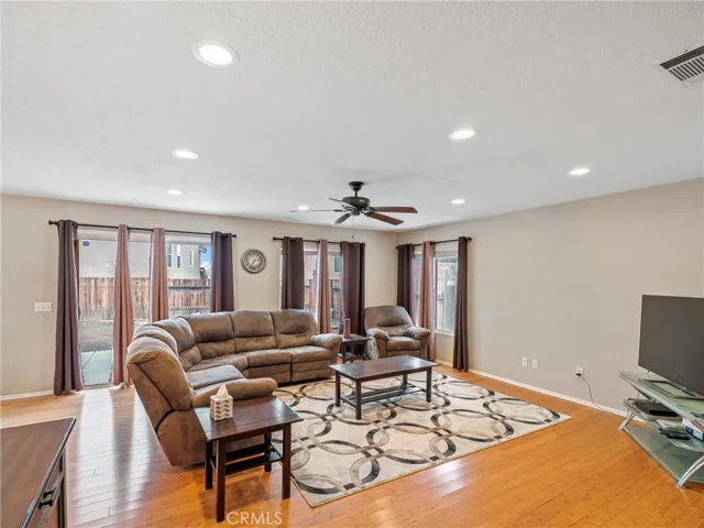 14392 Queen Valley Road, Victorville, California 92394