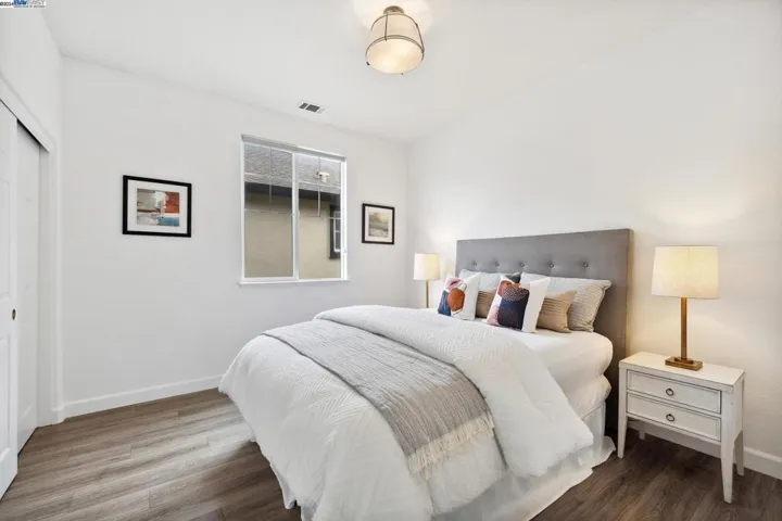 10 Sanderling Court, Alameda, California 94501
