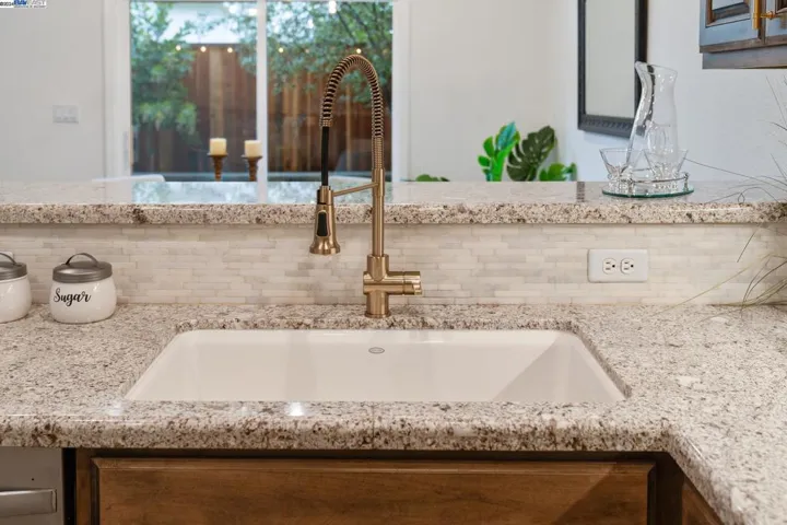 10 Sanderling Court, Alameda, California 94501