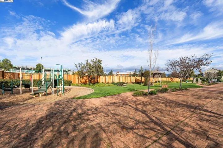 10 Sanderling Court, Alameda, California 94501