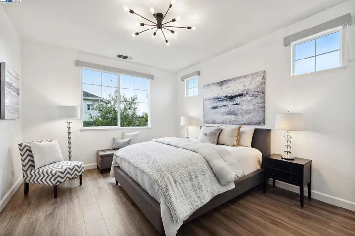 10 Sanderling Court, Alameda, California 94501