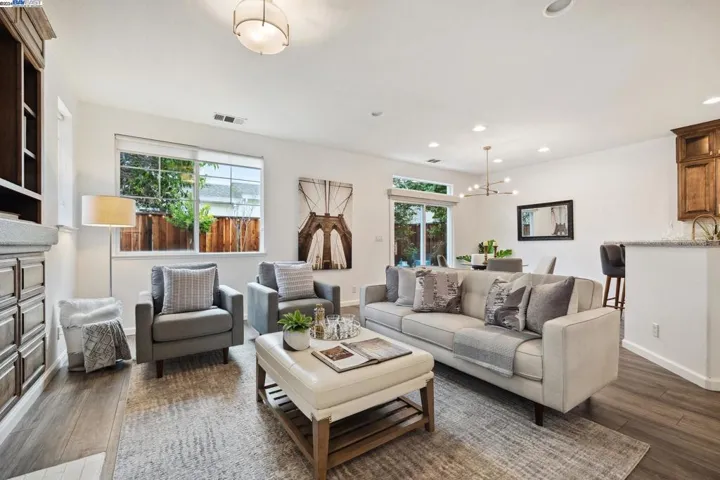 10 Sanderling Court, Alameda, California 94501