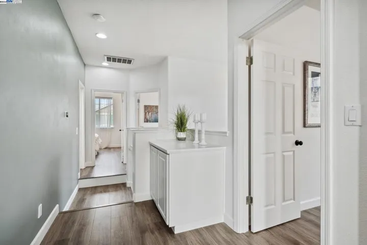 10 Sanderling Court, Alameda, California 94501