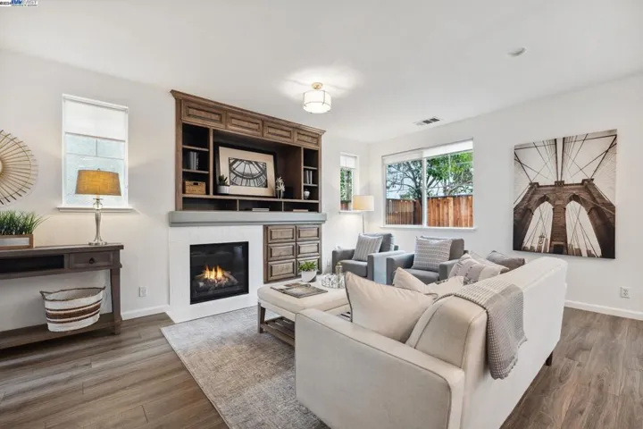 10 Sanderling Court, Alameda, California 94501
