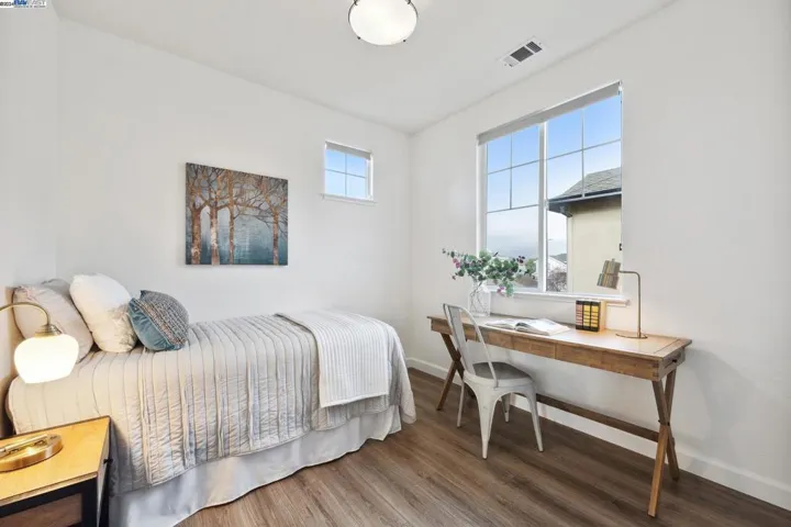 10 Sanderling Court, Alameda, California 94501