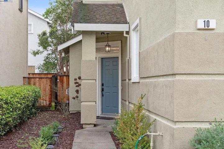 10 Sanderling Court, Alameda, California 94501