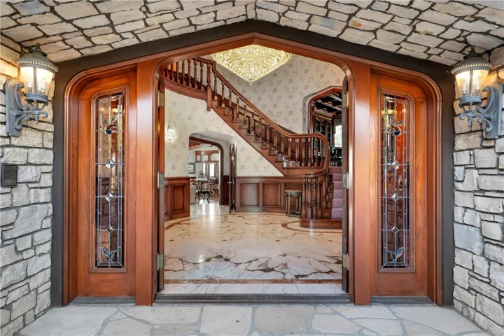 20010 Hawks Hill Road, Chatsworth, California 91311