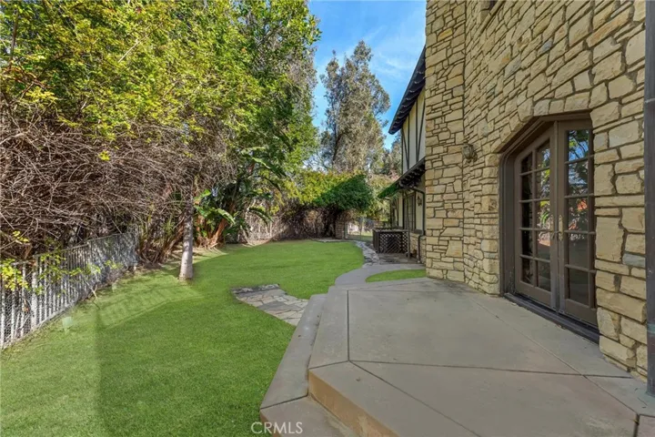 20010 Hawks Hill Road, Chatsworth, California 91311