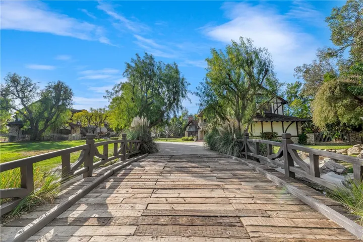 20010 Hawks Hill Road, Chatsworth, California 91311