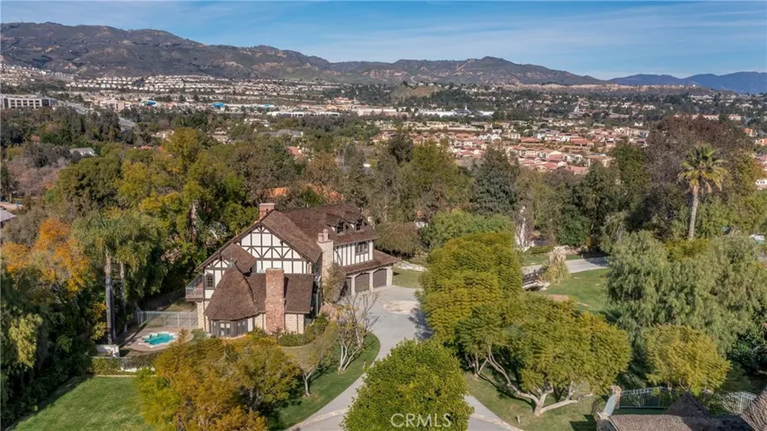 20010 Hawks Hill Road, Chatsworth, California 91311