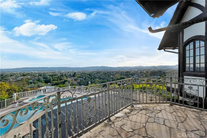 20010 Hawks Hill Road, Chatsworth, California 91311