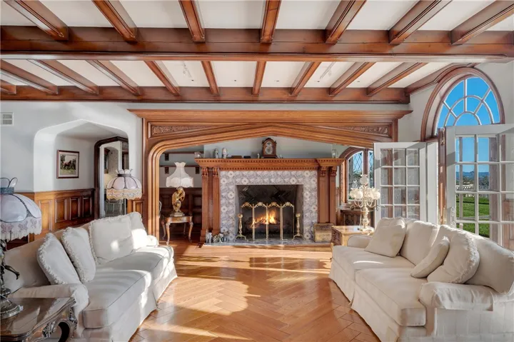 20010 Hawks Hill Road, Chatsworth, California 91311