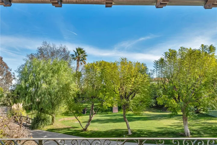 20010 Hawks Hill Road, Chatsworth, California 91311