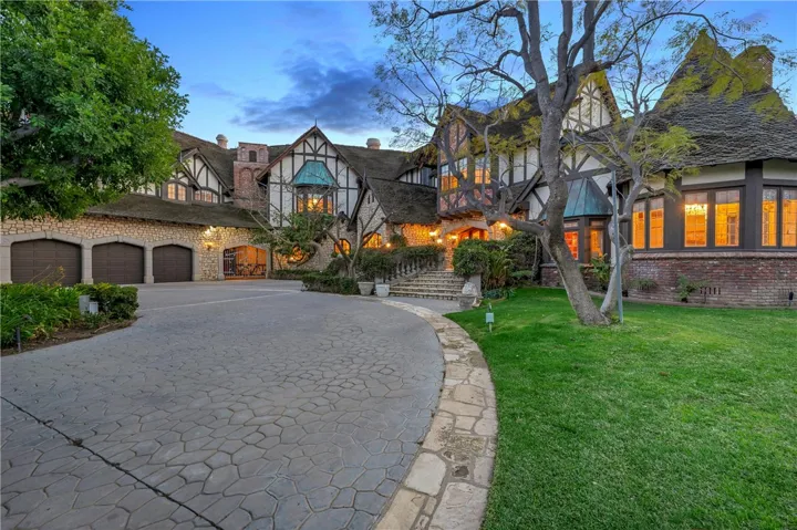 20010 Hawks Hill Road, Chatsworth, California 91311