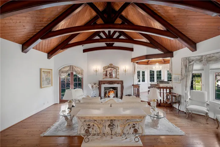 20010 Hawks Hill Road, Chatsworth, California 91311