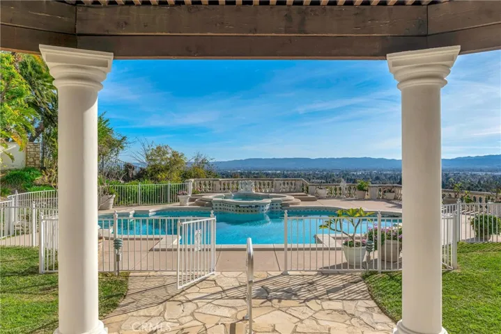 20010 Hawks Hill Road, Chatsworth, California 91311