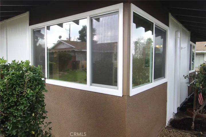 living room corner windows...NEW....  41573